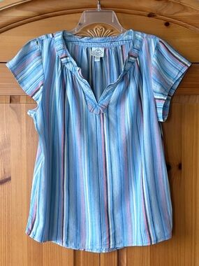 🌟HP🌟St. John’s Bay Striped Chambray Blouse